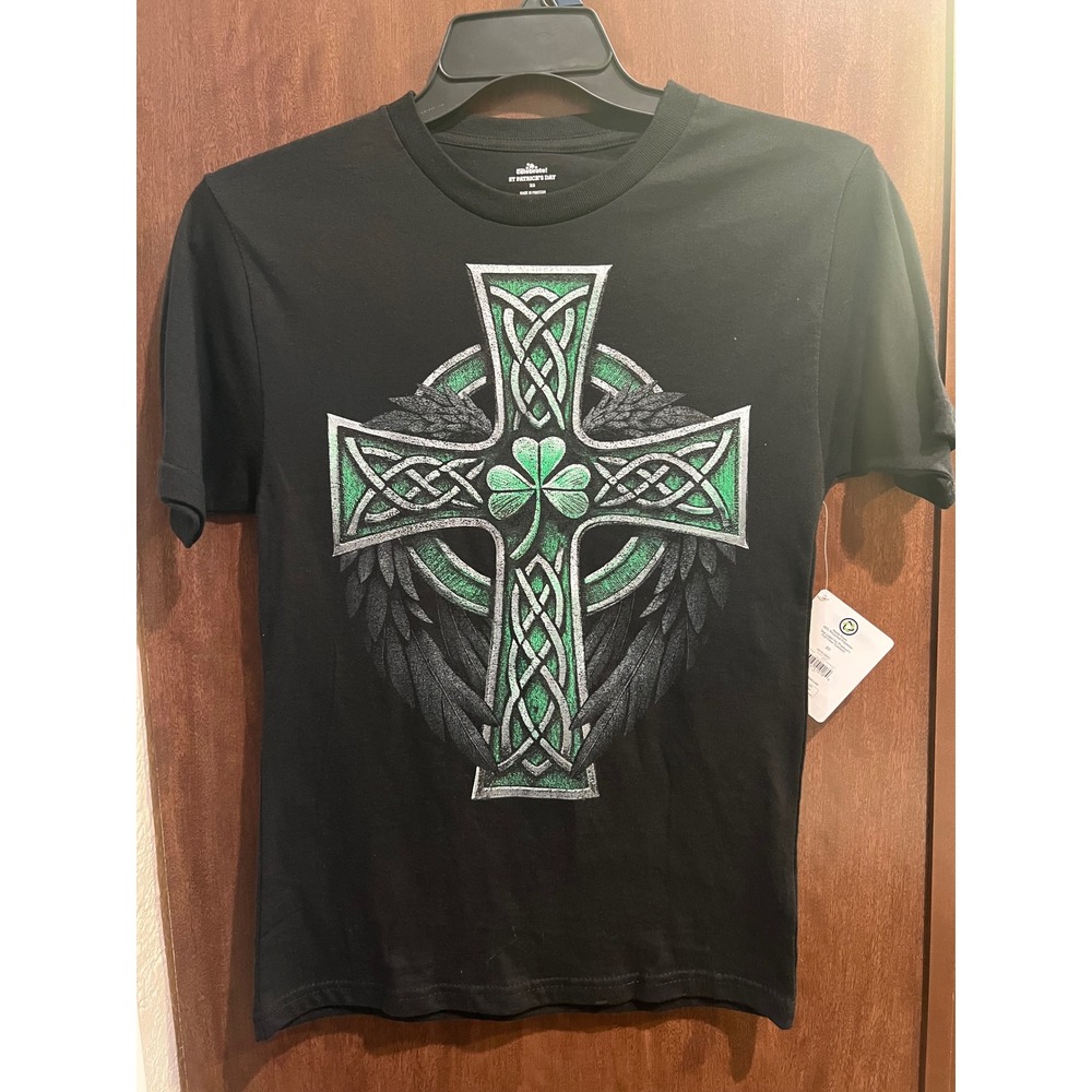 St. Patrick's Day Men's Graphic Tee Celtic Cross from Way to Celebrate, Size XS